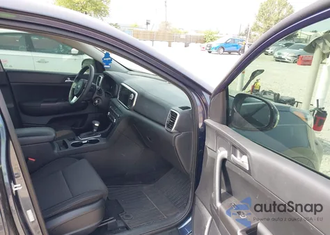 2020 Kia Sportage Lx z USA, uszkodzony, nr VIN KNDPMCAC6L7839627